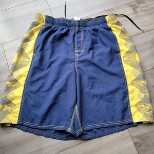 Nike Men's Athletic Shorts in Navy and Yellow
